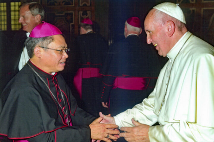 Kamloops Bishop Joseph Nguyen meeting with Pope Francis in 2016